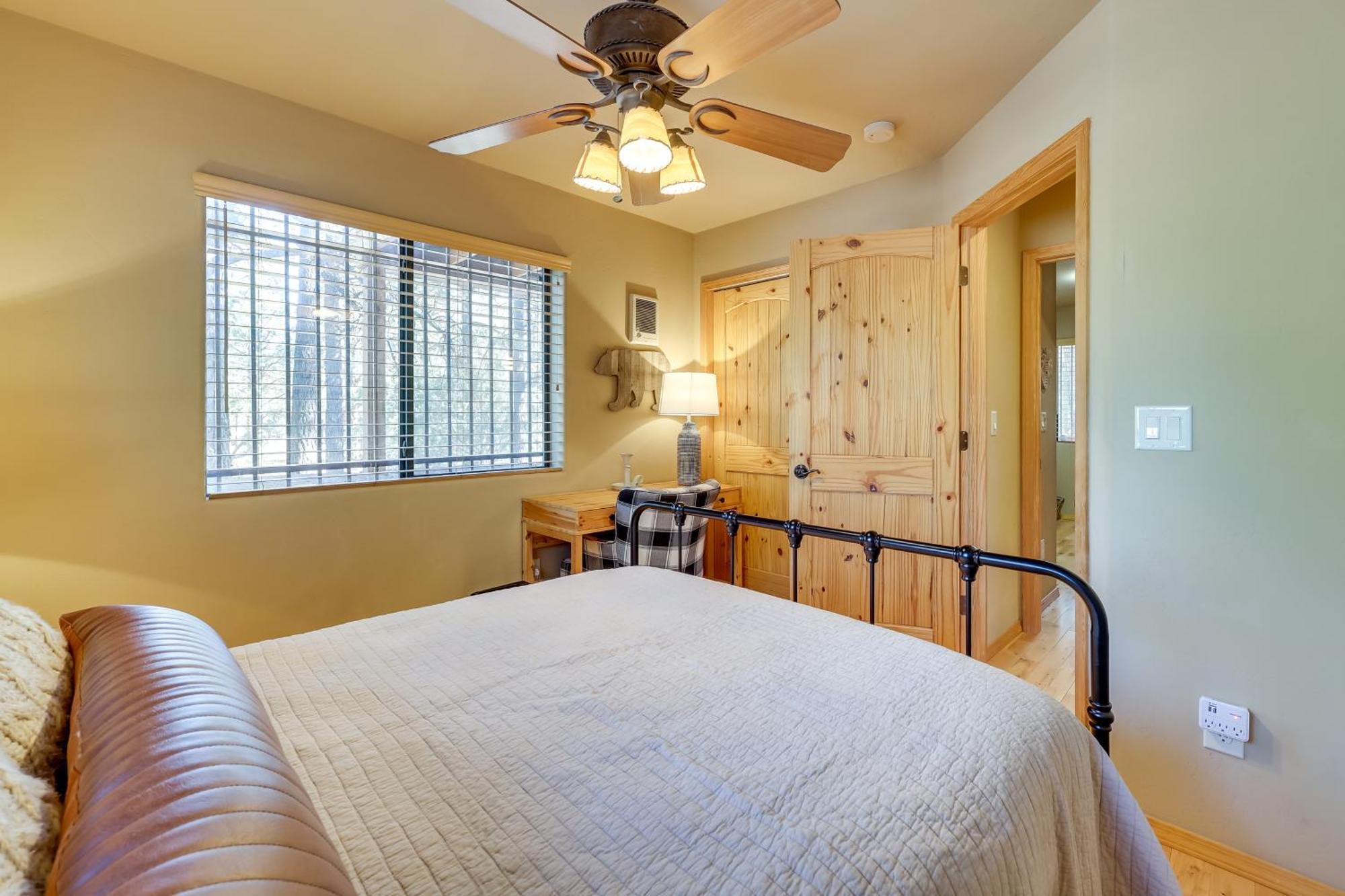 Dog-Friendly Nutrioso Cabin With Wraparound Porch! エクステリア 写真
